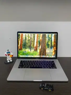 MacBook Pro 2018 15 inch Ram 16GB SSD 500GB i7 Mulus