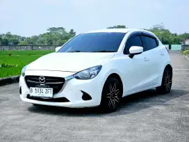 Mazda 2 skyactiv 2015 V.tangan 1