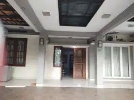Dijual Rumah di Kelapa Gading 2 setengah lantai , beserta perabotnya