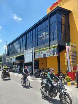 Di Jual Gedung 3 Lantai Hoek Di Sayap Soekarno Hatta