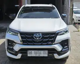 Fortuner VRZ GR 2.8 AT 2023 putih