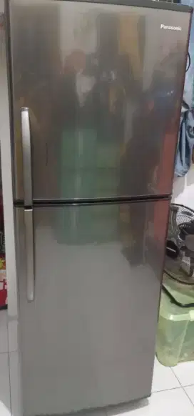 Dijual kulkas panasonic 2 pintu
