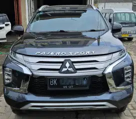 Pajero Dakar 4x2 AT 2022 Abu abu