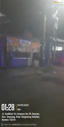 Jaga kios oleh² khas jawa barat