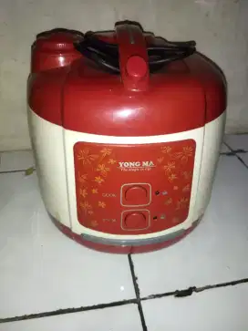 Magic com merk Yong Ma normal semua min pemakaian aja di jual 150 ribu