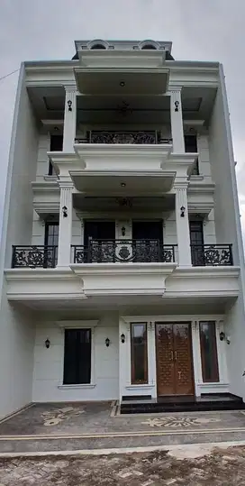 Rumah Mewah 3 Lantai Legalitas Lengkap Strategis di Jakarta Selatan