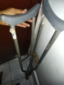 Kruk/ Tongkat ketiak sepasang 100 ribu aja siap antar masih bagus kuat