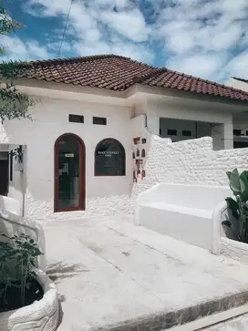 DIJUAL RUMAH ! STRATEGIS !! BEBAS BANJIR !