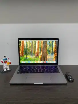 MacBook Pro 13 inch 2018 Touchbar 4 Thunderbolt CTO 16/500 Mulus