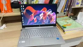 Laptop HP 15s i3-1115G4 / RAM 8GB / SSD 512GB / Mulus Fullset + Tas