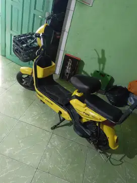 Sepeda Listrik Kuning Exotic