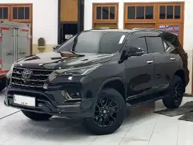 New Fortuner 2022 GR Sport 2.8 Diesel Automatic AT VRZ Hitam Tg1 2023