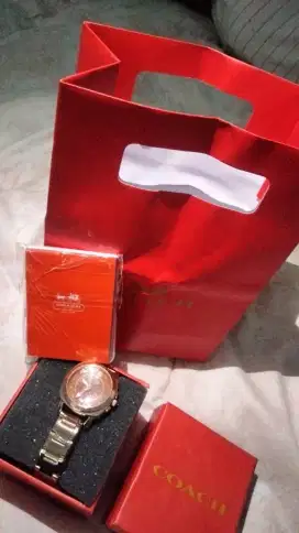 Jam tangan wanita merek OLEEM
