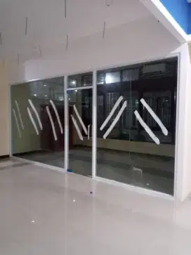Kusen alumunium dan kaca