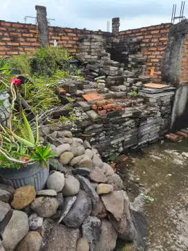 Batuan kali untuk pondasi bangunan dan genteng