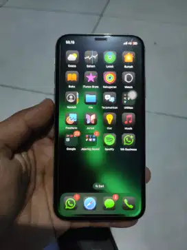 iPhone xs white