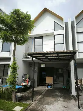 Dijual Rumah di Eastern Park, Sukolilo Bagus Siap huni