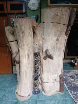 LEMARI JATI PURBA