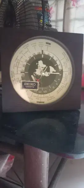 Jam Meja Seiko World QZW-1 ( K520 )