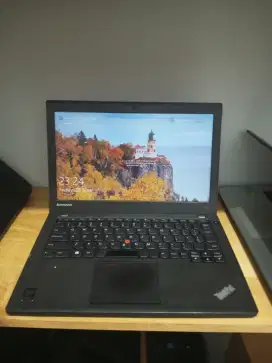 Lenovo Thinkpad X240 Core I5-4210U DDR 8GB SSD 128GB 12.5 batt 2 Jam