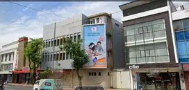 Bangunan Komersial di Area Perdagangan Pusat Kota Surabaya Jl. Raya Ge