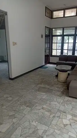 Disewakan Rumah Usaha Tenggilis Mejoyo