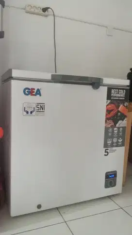 Freezer GEA kapasitas 210 liter pemakaian blm ada 1th
