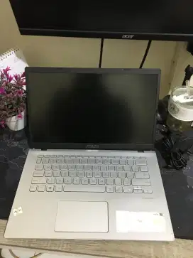 Dijual cepat 1 paket laptop Asus Vivobook M409D_RAM 8, kondisi Matot