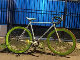Sepeda Fixie United soloist 700.C rem udh terpedo