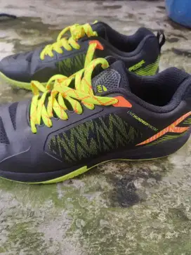 Sepatu Badminton Hundred Beast Armor