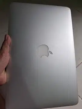 Apple MacBook Air 11” Mid 2012 – Mati Total  (Untuk Sparepart)