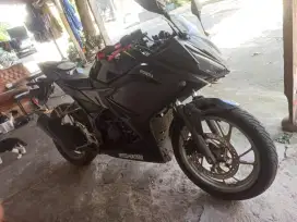 Motor honda CBR 150 cc tah 2017 warna hitam