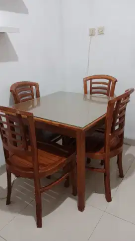 Meja makan kayu jati