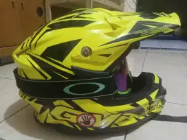 Helm GM Cross (L)
