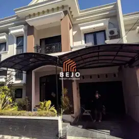 Disewakan Rumah 2 Lantai di Perumahan – dekat Mirota Kampus Godean