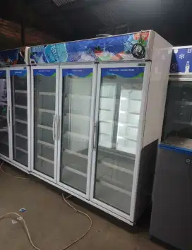 Showcase display cooler 3 pintu tipe SPM-1503 merk Sanden Intercool