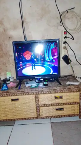 TV LED 17 inch + stb nya