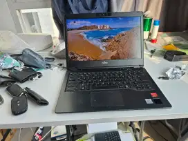 Laptop Fujitsu U7410 RAM 32GB SSD 1TB