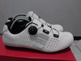 Sepatu buat  sepeda
