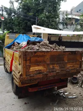 Jasa buang puing dan angkut sampah