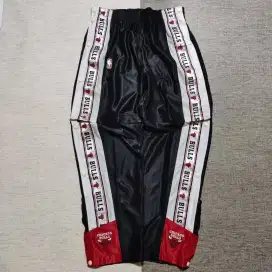 Celana Track pants Satin  CHICAGO BULLS Tapped Convertible 2in1