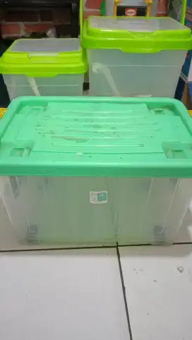 Toples es buah plus gayung dan container BOK
