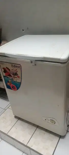 Dijual freezer merek dast