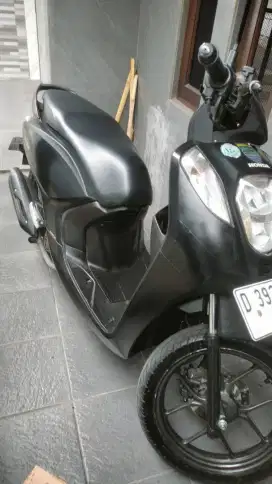 Bissmilah di jual cepat Honda genio Bodi mulus mesin Halus