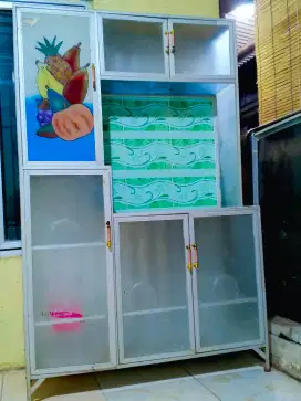 Lemari Piring kaca
