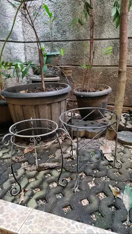 2 Rak Pot Bunga 1 Lubang Tiang Besi Bekas