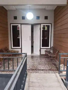 BARU RENOVASI, BERSIH NYAMAN 3 KAMAR ADA KOLAM RENANG