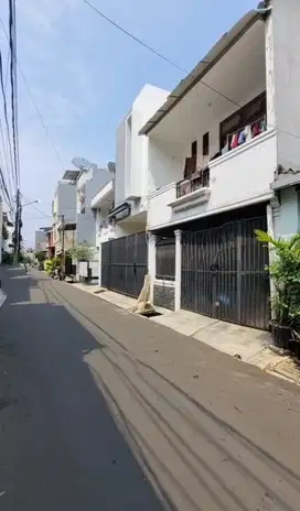 RUMAH KOST TOMANG 2.5 LANTAI STRATEGIS DAN MARKETABLE