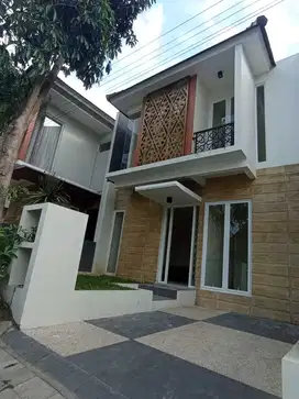 DIJUAL RUMAH KOST MODERN BARU DI JALAN BUNGA VINOLIA, KOTA MALANG