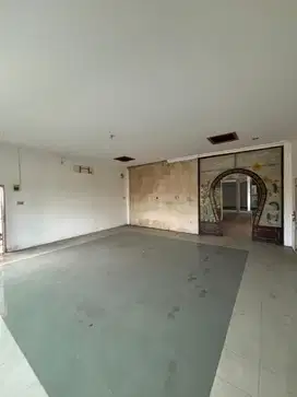 DISEWAKAN RUKO SHOWROOM CAFE TEMPAT USAHA DEKAT DHARMAHUSADA SURABAYA